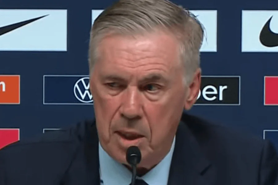 Carlo Ancelotti, técnico da seleção brasileira, revela sua lista de 26 jogadores para a Copa do Mundo 2026 no Museu do Amanhã no Rio de Janeiro em 18 de maio