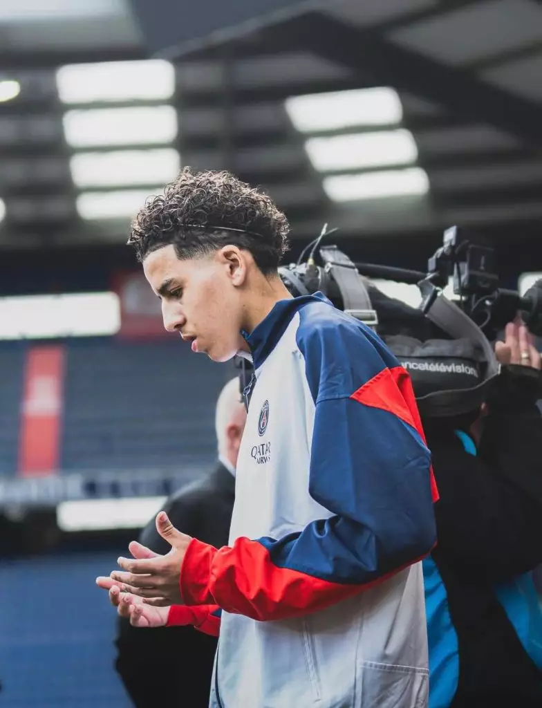 Aymen Assab Monaco PSG: recusa contrato de estágio segue modelo Ben Seghir 32M€ Leverkusen 2026