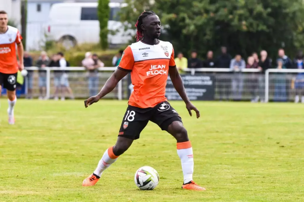 Bamo Meïté OM defensor central marfinense de 24 anos em empréstimo ao FC Lorient — retorno forçado à Commanderie verão 2026