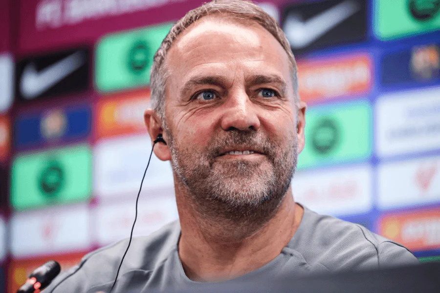 Hansi Flick FC Barcelona treinador conferência mercado verão 2026