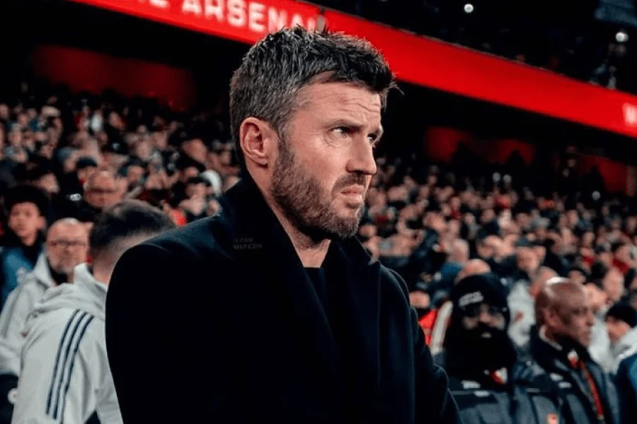 Michael Carrick dirige uma sessão de treinamento em Carrington maio 2026 antes de Manchester United Nottingham Forest 17 maio