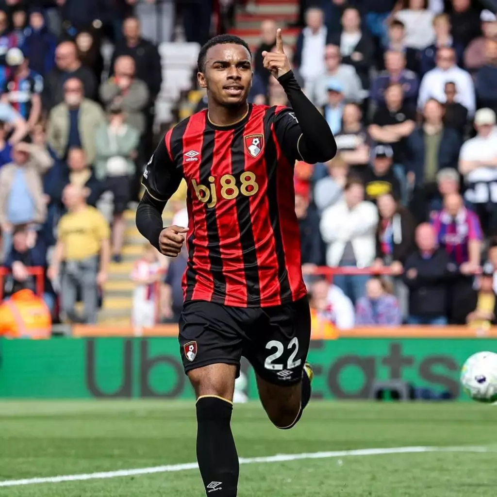 Eli Junior Kroupi atacante franco-ivoriano de Bournemouth em ação na Premier League 2025-2026
