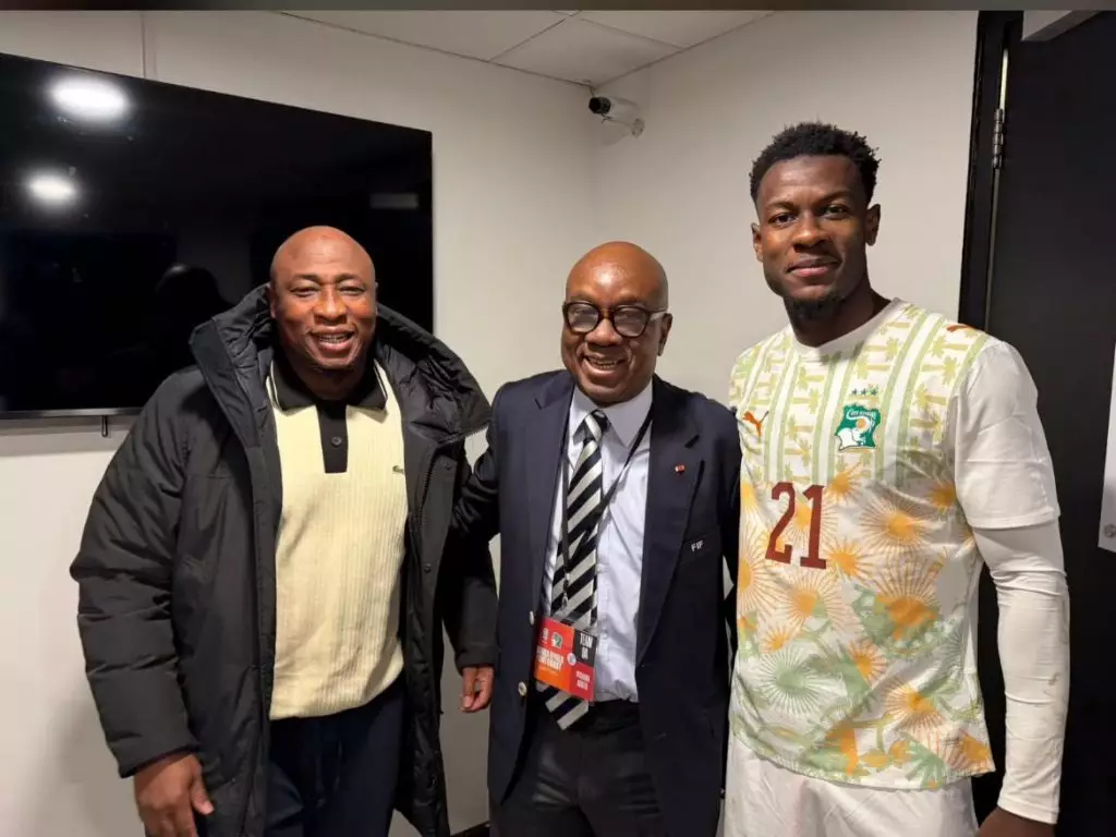 Evan Ndicka defensor central da AS Roma e da Costa do Marfim temporada 2025-2026
