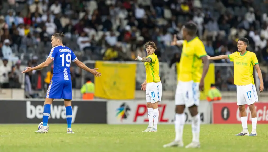 Parker Galaxy Sundowns 3-2 — Bernard Parker, treinador interino dos Rockets, celebra a vitória histórica no Mbombela Stadium em Nelspruit em 12 de maio de 2026