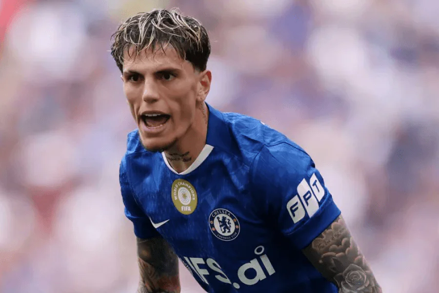 Alejandro Garnacho Chelsea treinando em Cobham antes da final Chelsea Manchester City FA Cup 16 de maio de 2026 em Wembley