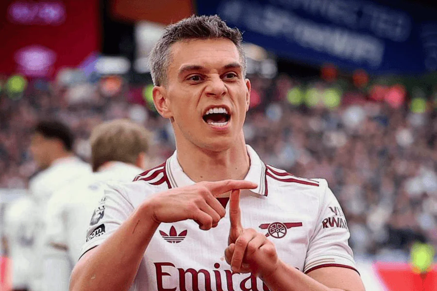 Leandro Trossard autor de um gol para o Arsenal durante West Ham Arsenal 0-1 em 10 de maio de 2026 – London Stadium Premier League