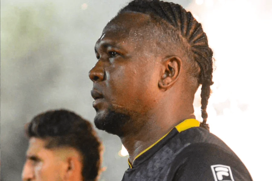 Hugo Rodallega em lágrimas após a eliminação do Santa Fe pelo Junior nos pênaltis 5-4 em 23 de maio de 2026 — Liga BetPlay Colômbia