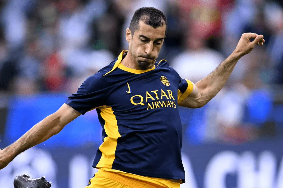 Henrikh Mkhitaryan meio-campista Inter de Milão celebra o 21º Scudetto contra o Parma em San Siro em 3 de maio de 2026