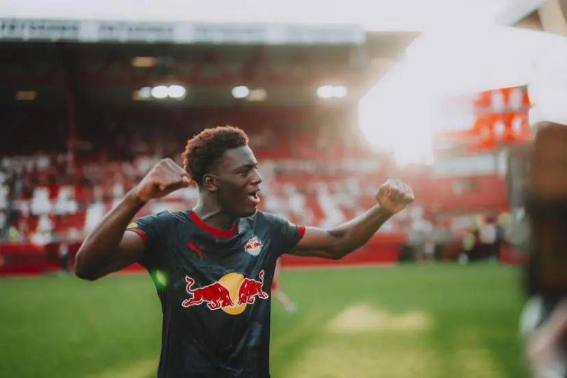 Joane Gadou Dortmund 20 milhões de euros — zagueiro central franco-ivoriano de 1,95 m vindo do Red Bull Salzburg maio de 2026