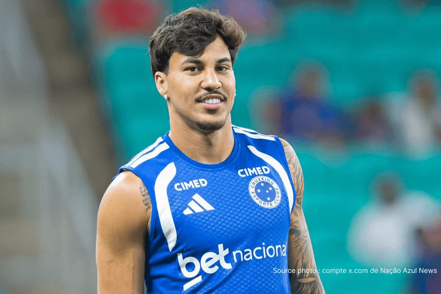 Kaio Jorge atacante Cruzeiro celebra um gol no Mineirão na Copa Libertadores 2026 – na mira do FC Barcelona como sucessor de Lewandowski