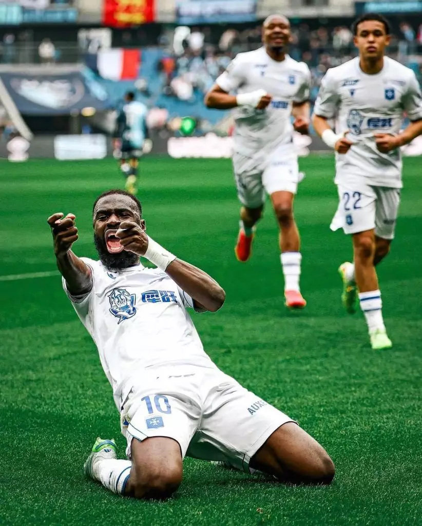 Estádio de l'Abbé-Deschamps de Auxerre durante um jogo da Ligue 1 temporada 2025-2026