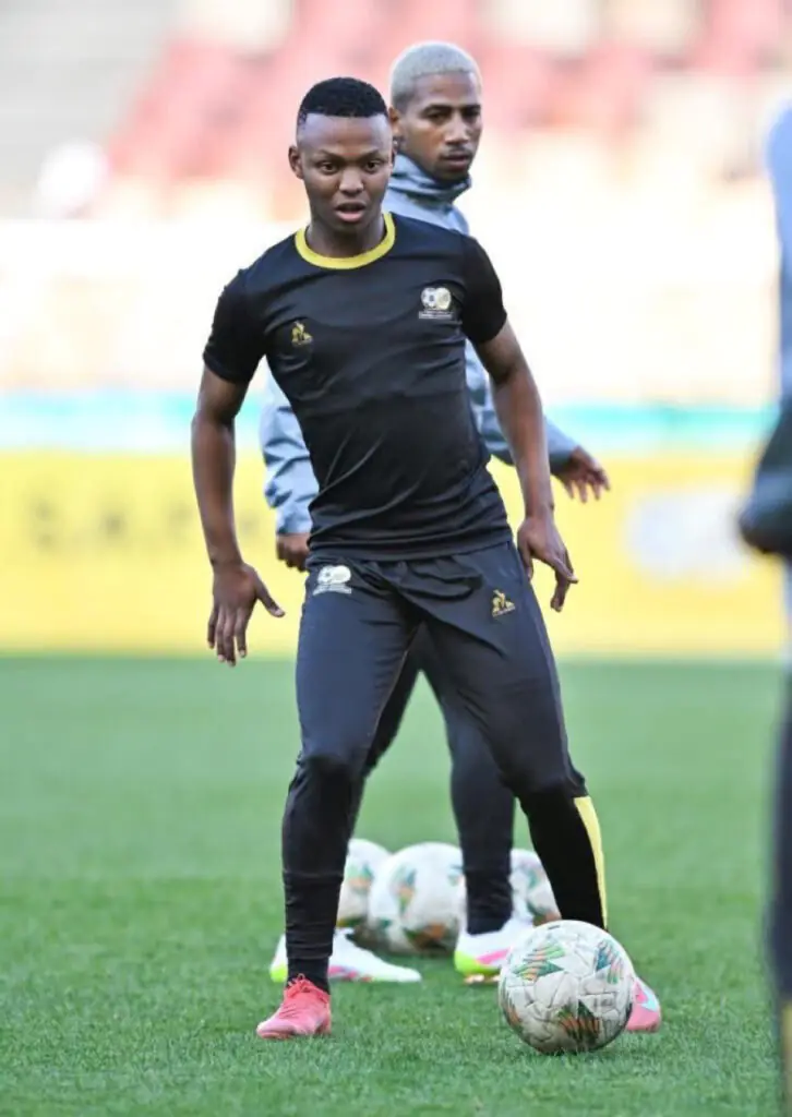Mohau Nkota atacante Al-Ettifaq 21 anos joelho esquerdo em tala ausente lista Bafana Mundial 2026