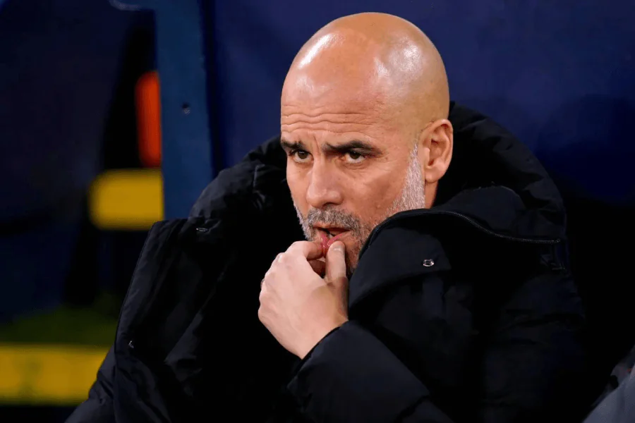 Pep Guardiola durante sua cerimônia de despedida no Manchester City em 24 de maio de 2026 no Etihad Stadium — fim de 10 anos e 20 troféus