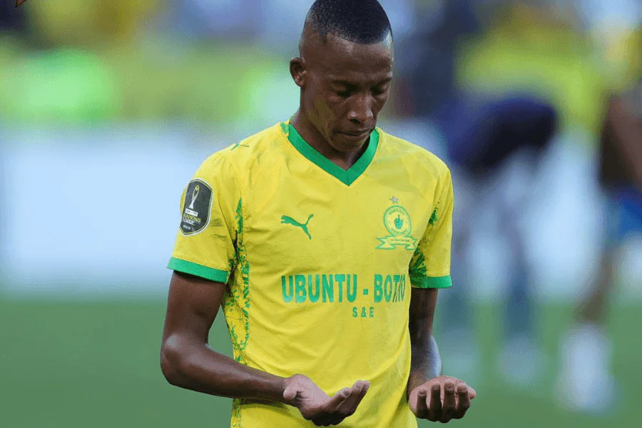 Grant Kekana Mamelodi Sundowns suspenso antes da final Sundowns AS FAR CAF 17 de maio de 2026 - ausência chave na defesa central em Loftus Versfeld