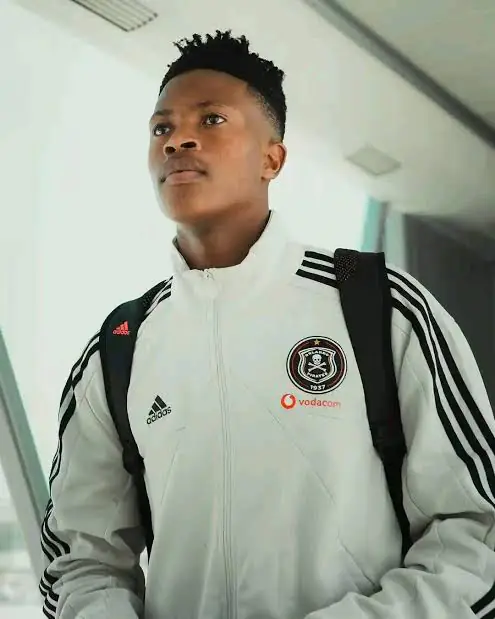 Yanela Mbuthuma atacante Orlando Pirates lesionado no joelho durante o 0-0 contra Durban City 16 de maio 2026