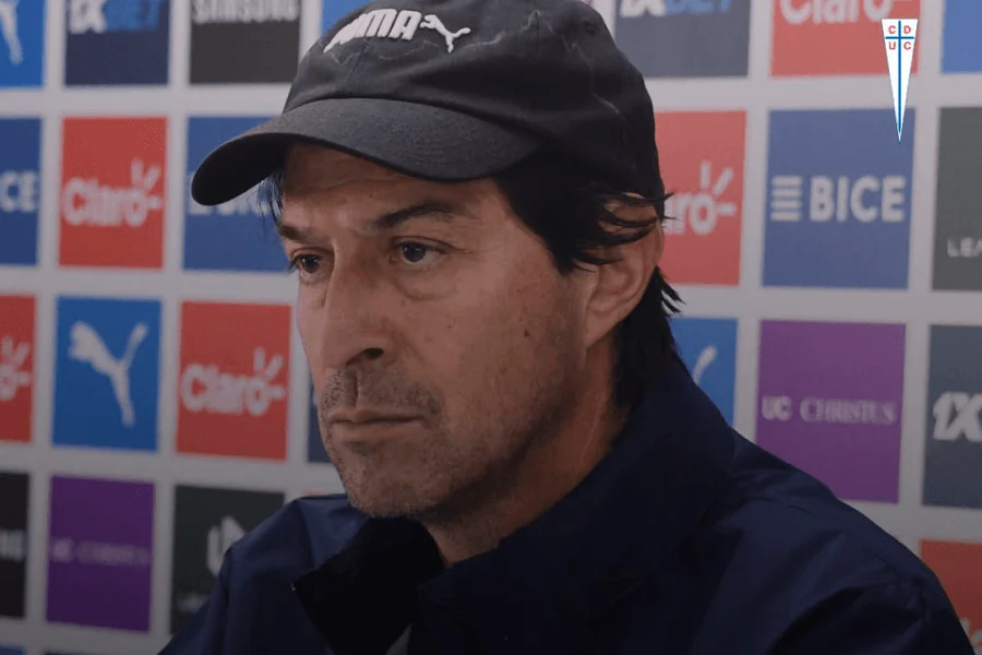 Daniel Garnero treinador Universidad Católica confirma Zampedri titular mascarado Copa Libertadores UC Barcelona SC maio 2026