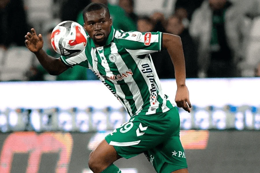 Adamo Nagalo durante sua chegada ao Konyaspor em 30 de janeiro de 2026 — número 39, empréstimo de seis meses do PSV Eindhoven Burkina Faso Süper Lig