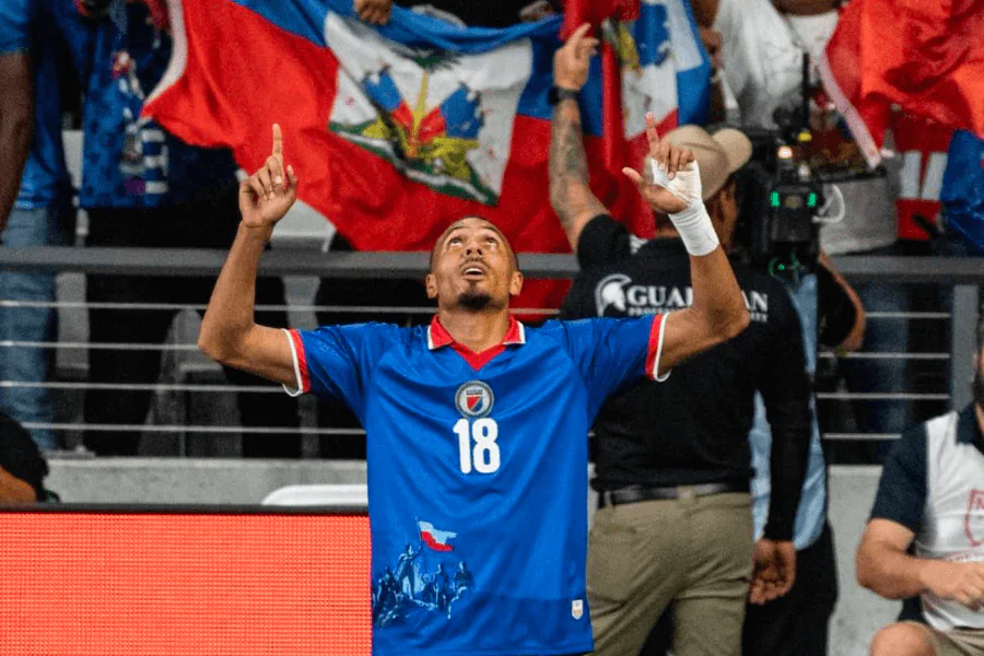Romain Molina jornalista critica a decisão FIFA sobre o uniforme Haiti Escócia Copa do Mundo 2026, representação batalha de Vertières