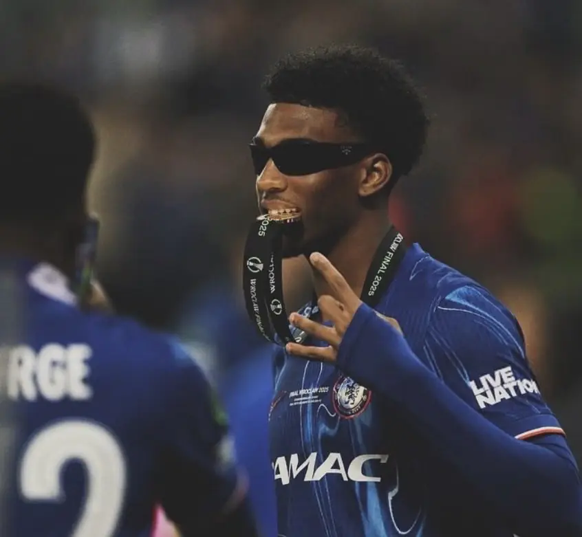 Josh Acheampong Chelsea intransferível Liverpool United City Bayern rejeitados contrato 2029 junho 2026