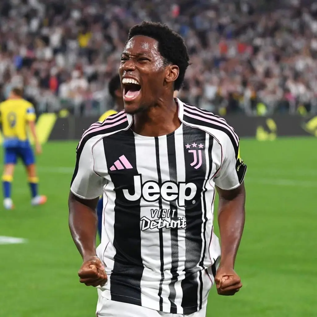 Jonathan David sob a camisa da Juventus Serie A, temporada 2025-2026, artilheiro do Canadá