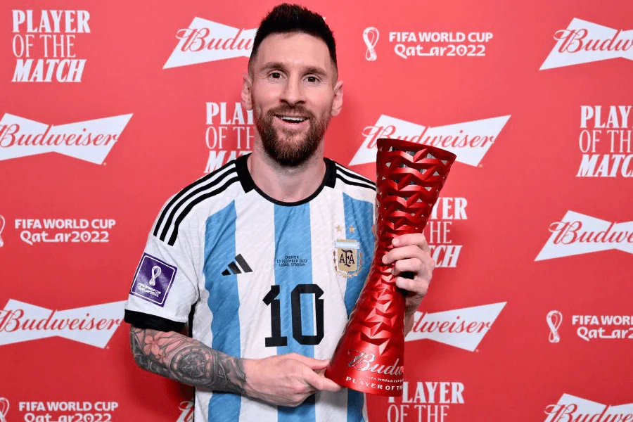 Lionel Messi marca de pênalti o 2-0 durante Argentina Islândia 3-0 em 10 de junho de 2026 em Auburn Alabama — retorno antes da Copa do Mundo 2026
